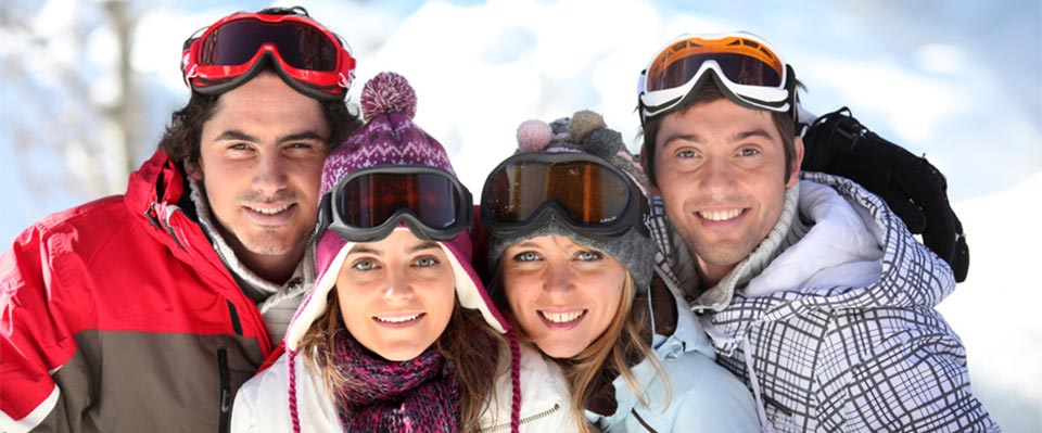 Divertirsi con gli amici all'apres ski in Val Senales sulla neve