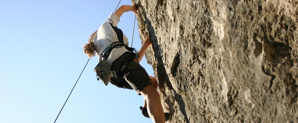 Arrampicata su parete naturale in Val Senales