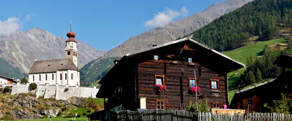 Case tipiche sulla strada per arrivare in Val Senales