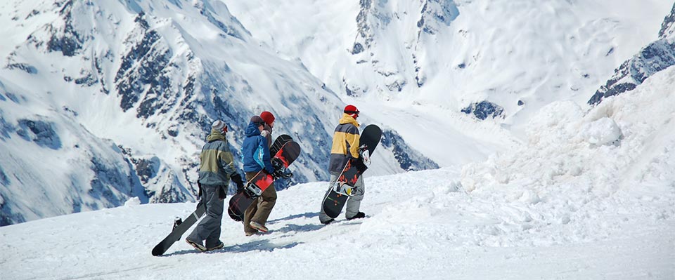 Fare snowboard sulle montagne in Alto Adige