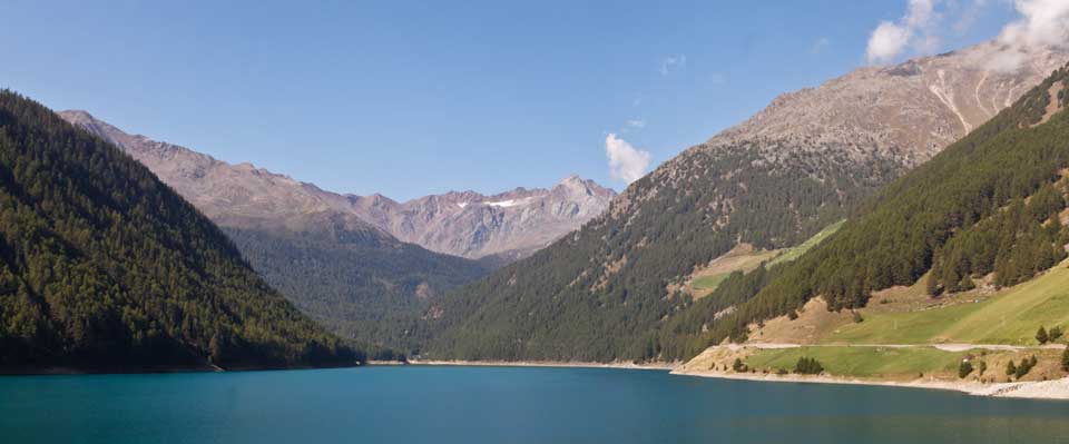 Le acque verdi del Lago di Vernago